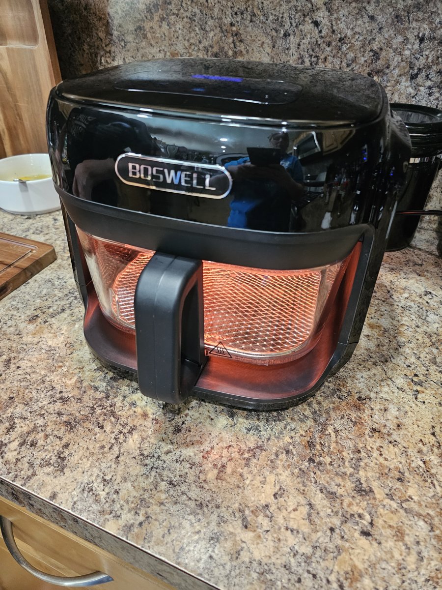 BOSWELL glass air fryer cooking on the counter