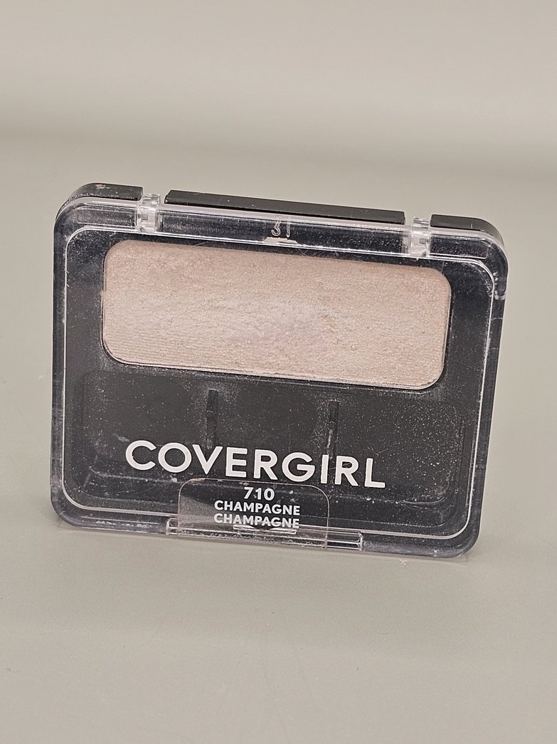 COVERGIRL Eye Enhancers single eyeshadow in Champagne